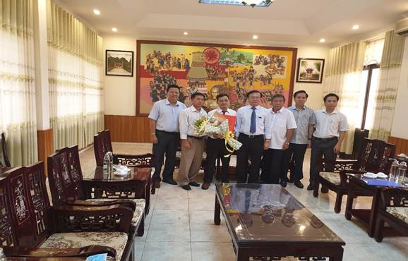 Trao quyết định nghỉ hưu cho đồng chí Nguyễn Ngọc Ánh - Phó Giám đốc Sở Lao động-TB&XH